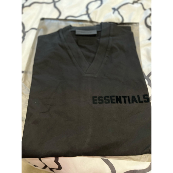 NWT Men's Fear of God Essentials T-Shirt Medium or Large Black V-Neck - Picture 6 of 8